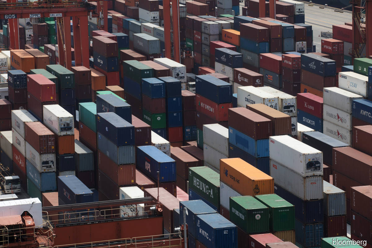Global trade set to reach almost US$32 trillion this year, says UN